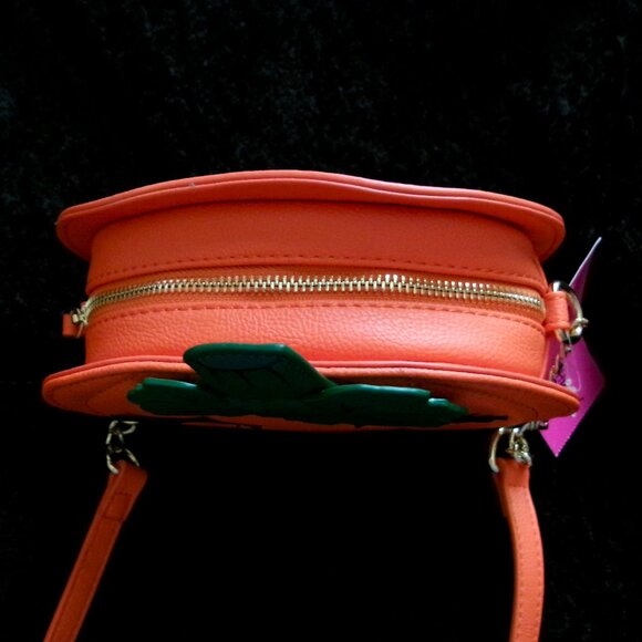 Betsey Johnson Orange Jack-o-Lantern Pumpkin Kiss Crossbody Bag NWT New - Picture 4 of 9